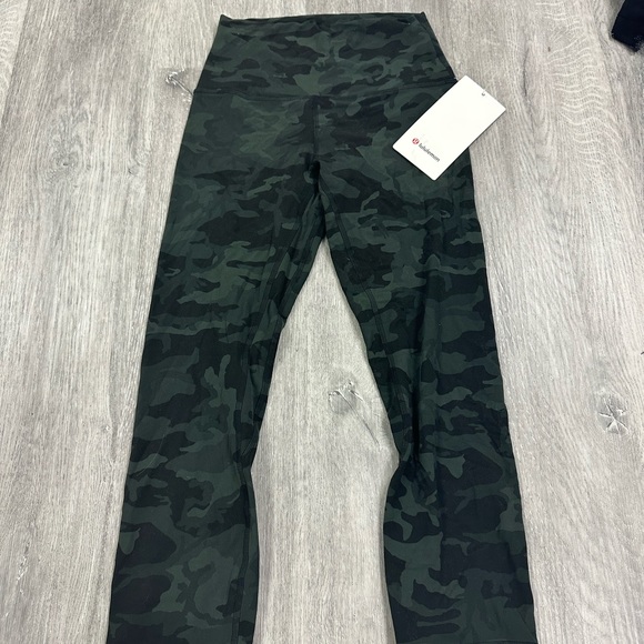 NWT Lululemon HR Align Crop 21” ICMI Size 4 - Picture 1 of 5
